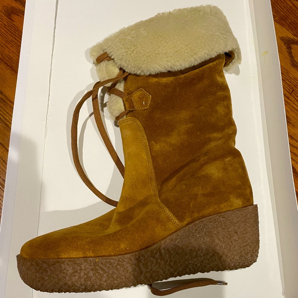 EUC Kors Beaverton Boots